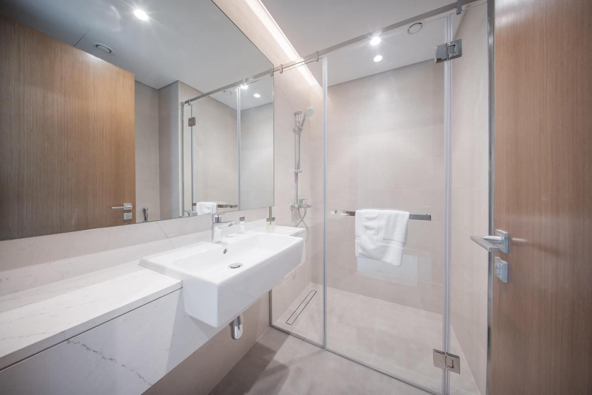Apartment Modern 2 Bedroom - Canal Front *