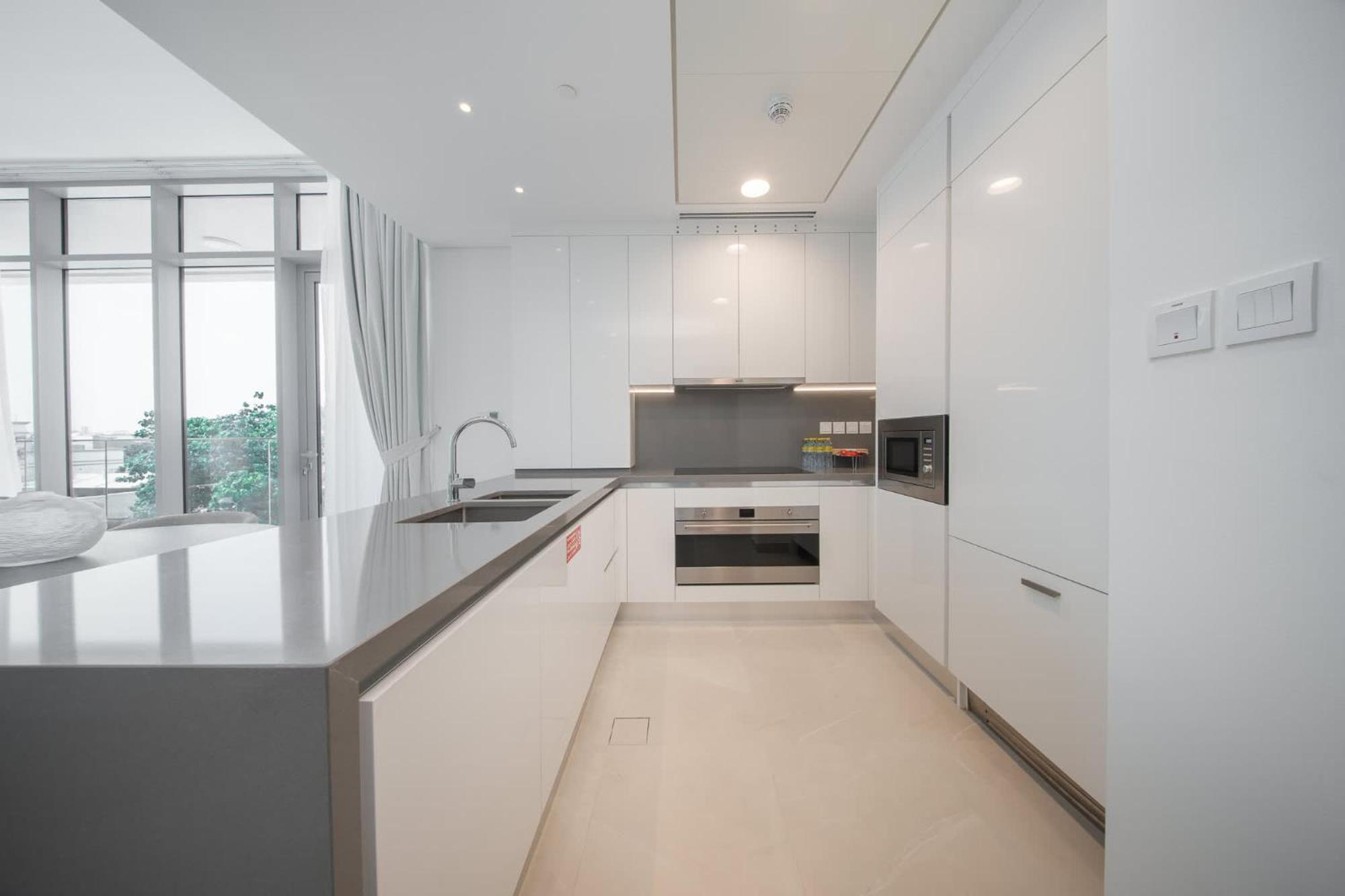 Modern 2 Bedroom - Canal Front Apartment *