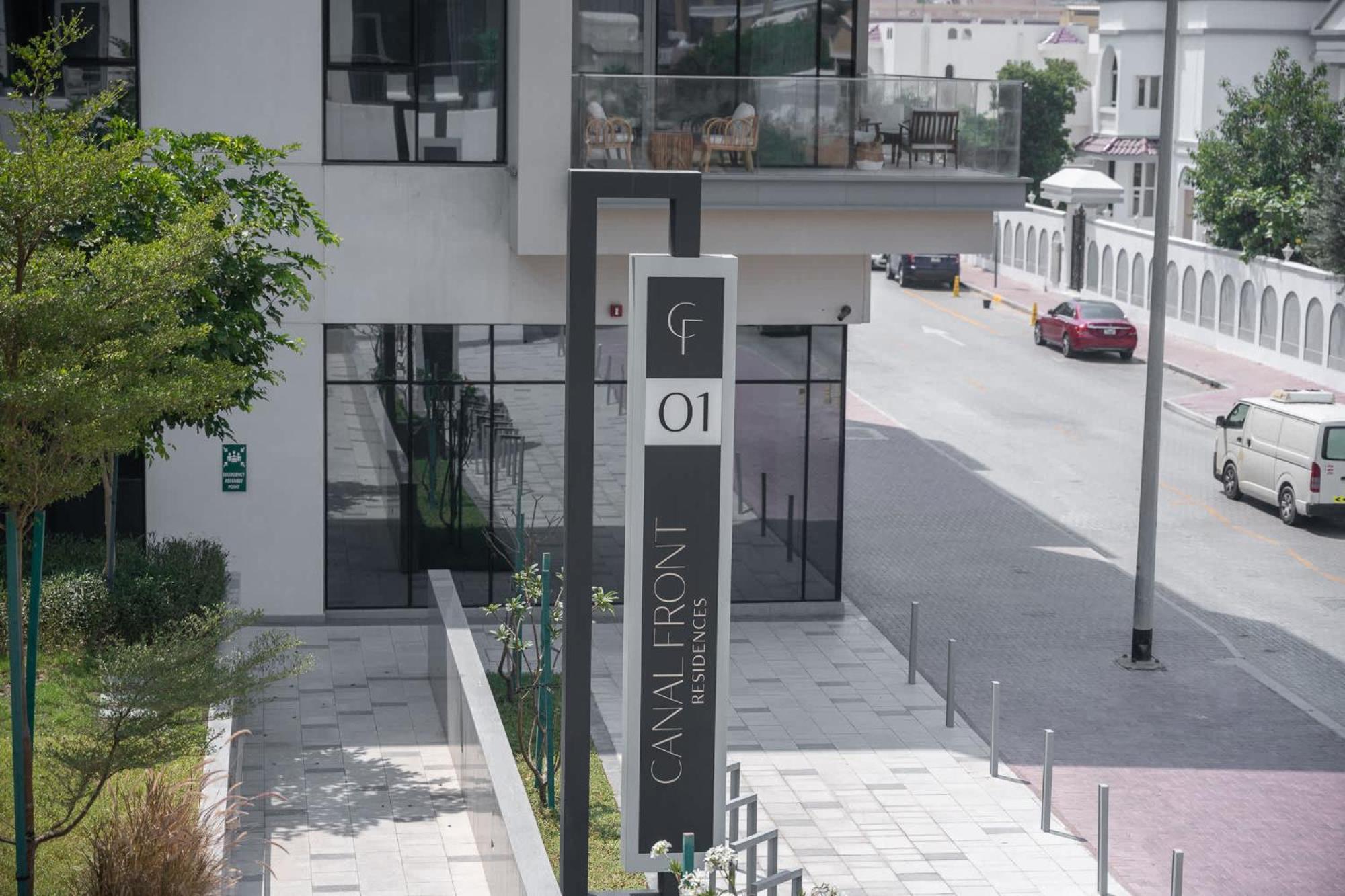 Modern 2 Bedroom - Canal Front Dubai