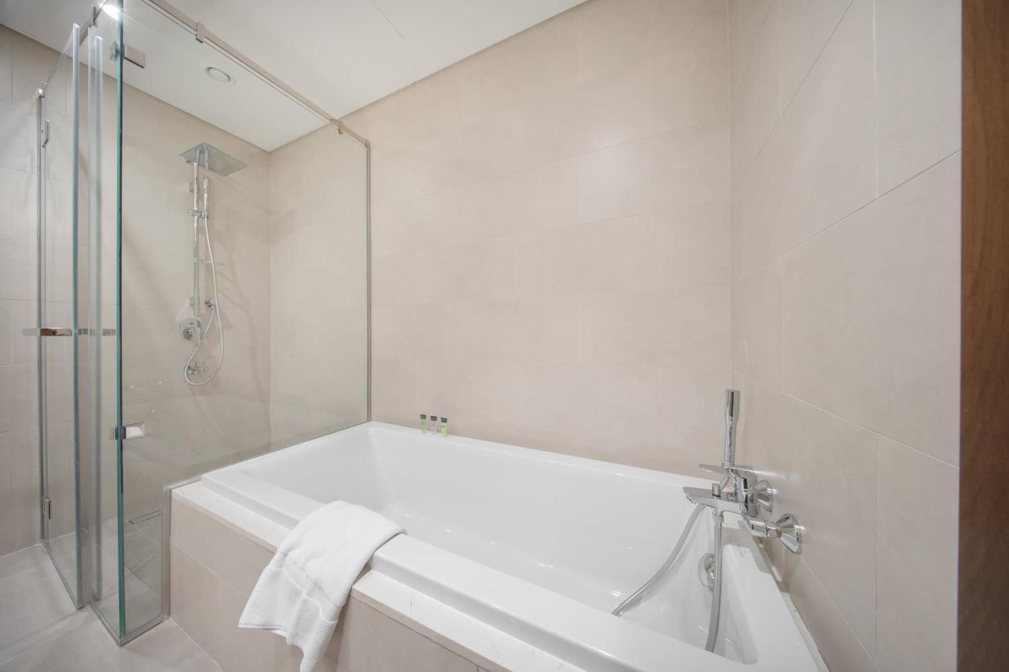 Modern 2 Bedroom - Canal Front Apartment Dubai
