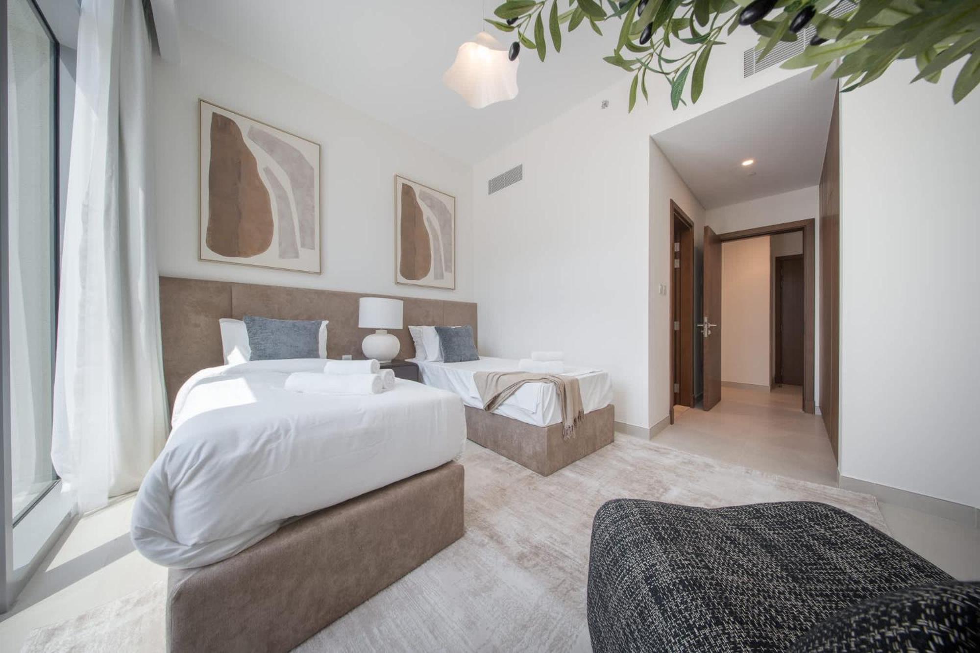 Modern 2 Bedroom - Canal Front Dubai